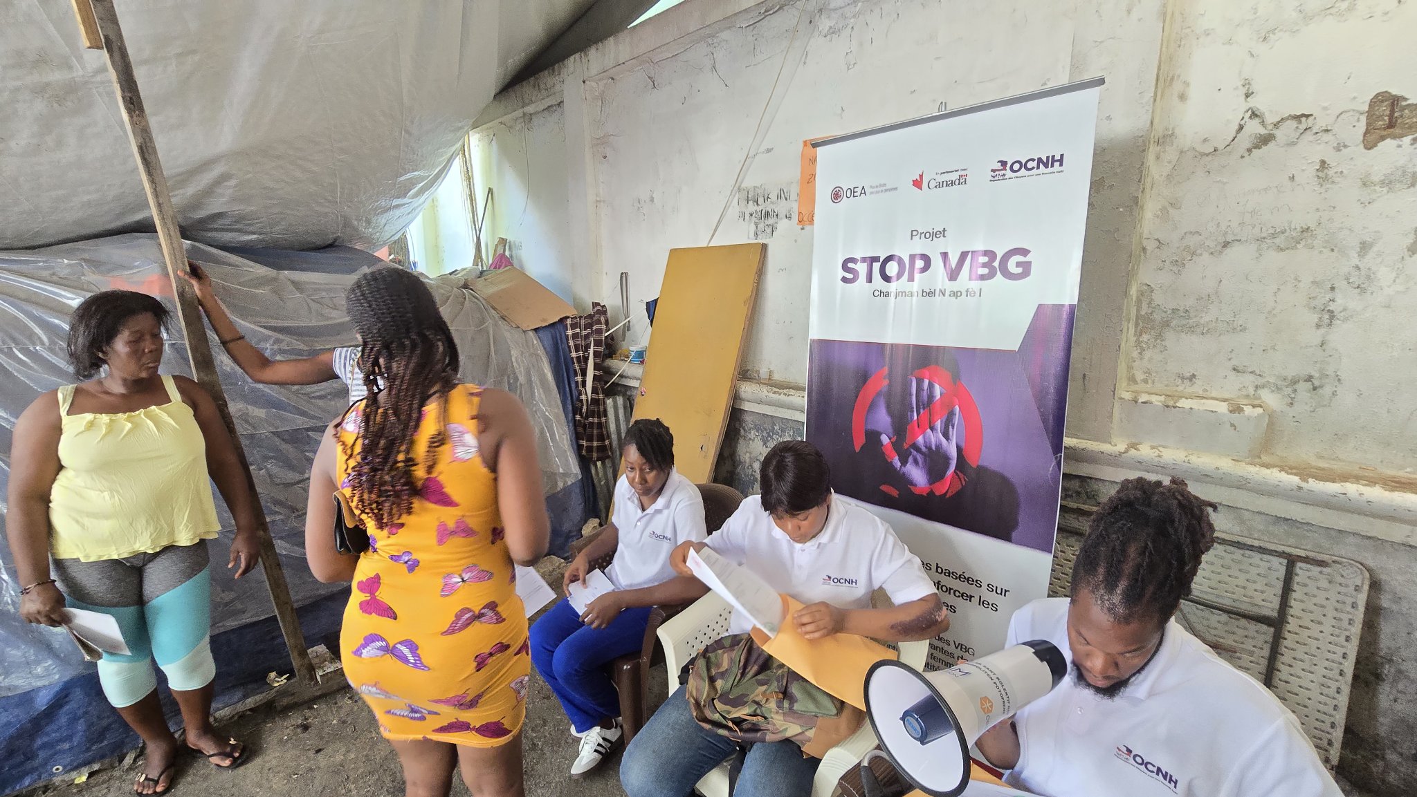  L'OCNH, en partenariat avec le bureau d'état civil de Delmas, dans le cadre du projet STOP VBG, a livré à 70 femmes et enfants  (PDI) du site MTPTC, des actes 
